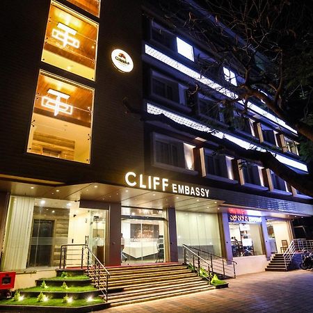 Cliff Embassy Banquet And Suites Shimoga Extérieur photo