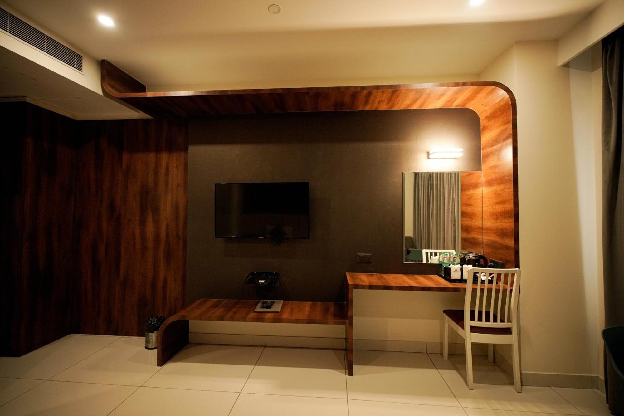 Cliff Embassy Banquet And Suites Shimoga Extérieur photo