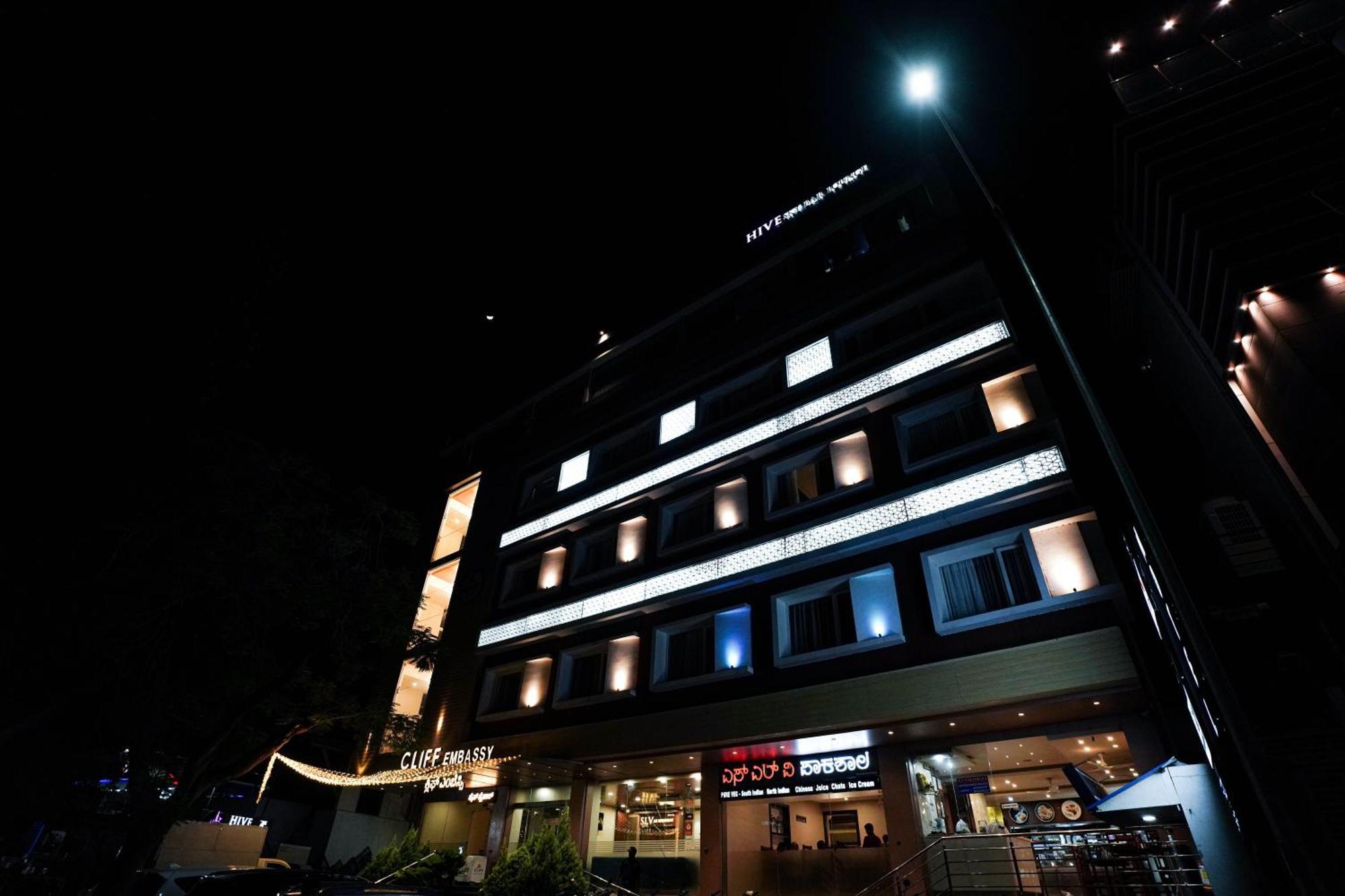 Cliff Embassy Banquet And Suites Shimoga Extérieur photo