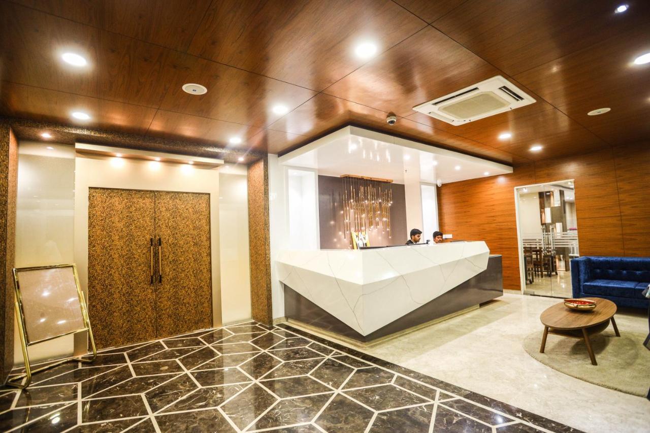 Cliff Embassy Banquet And Suites Shimoga Extérieur photo