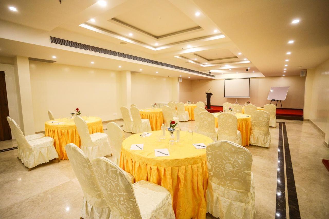 Cliff Embassy Banquet And Suites Shimoga Extérieur photo