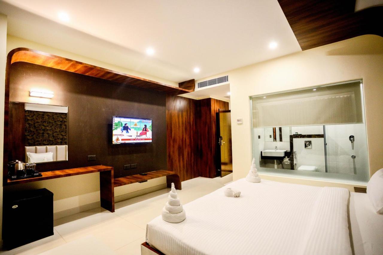 Cliff Embassy Banquet And Suites Shimoga Extérieur photo