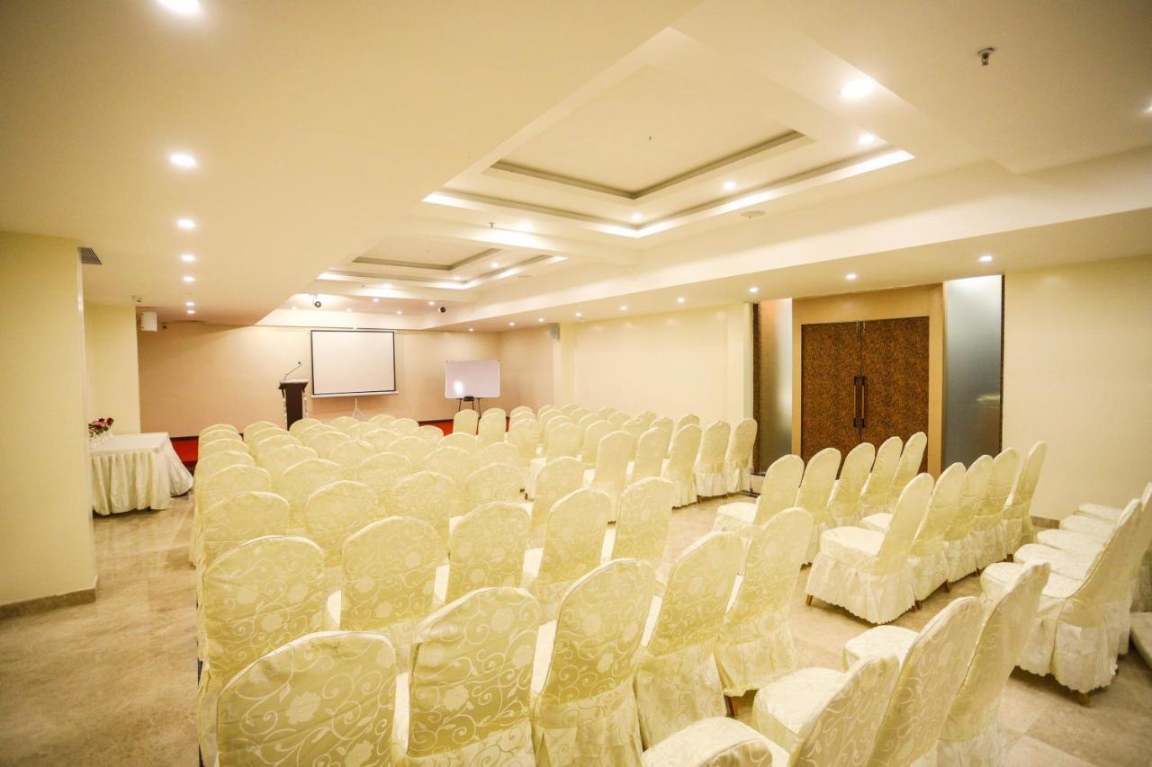 Cliff Embassy Banquet And Suites Shimoga Extérieur photo
