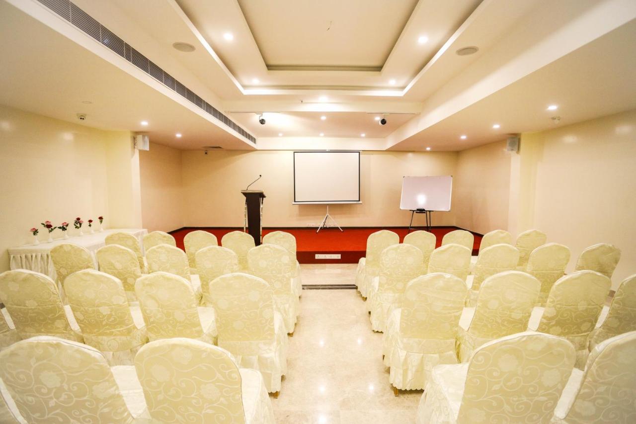 Cliff Embassy Banquet And Suites Shimoga Extérieur photo