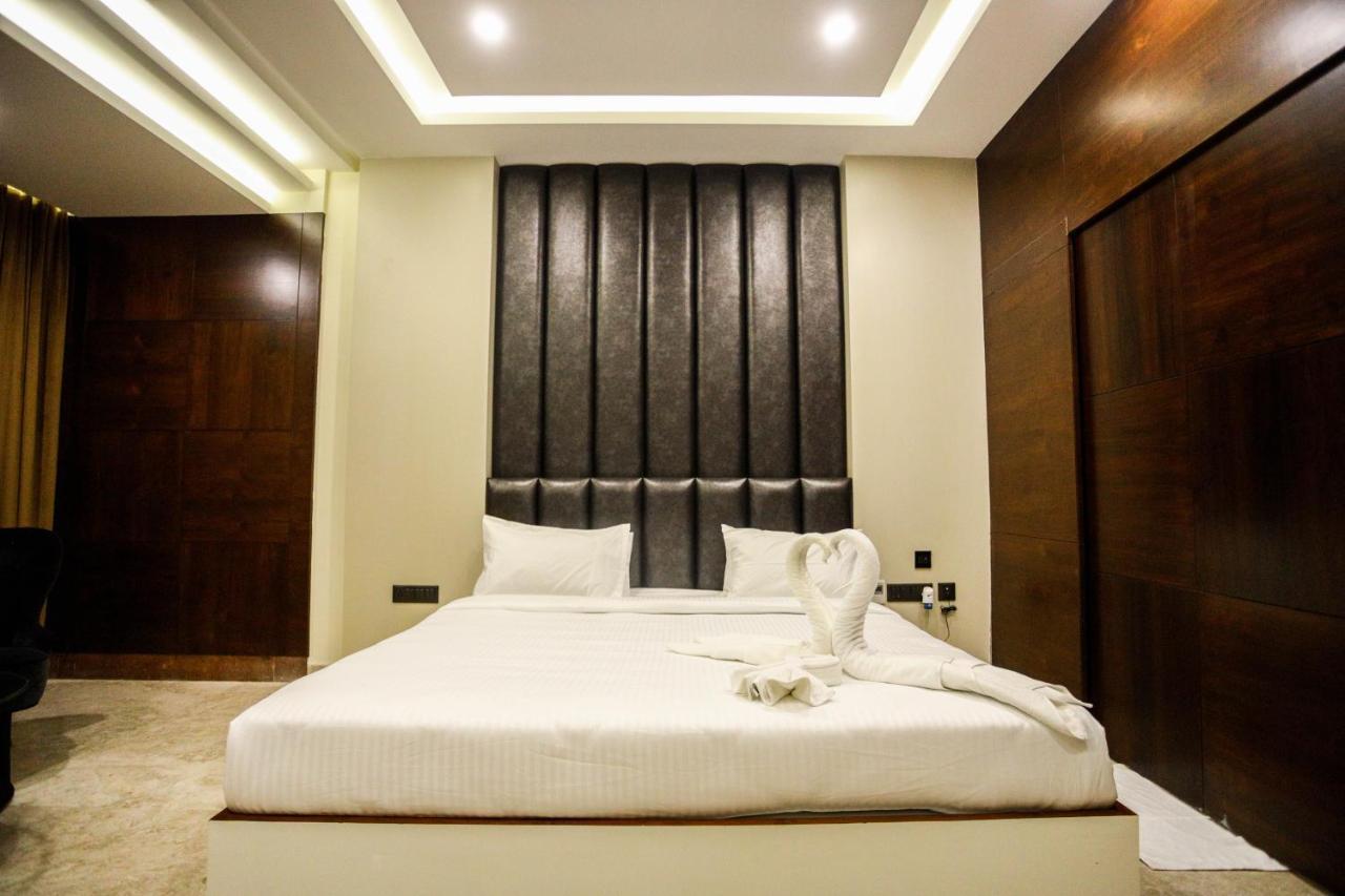 Cliff Embassy Banquet And Suites Shimoga Extérieur photo