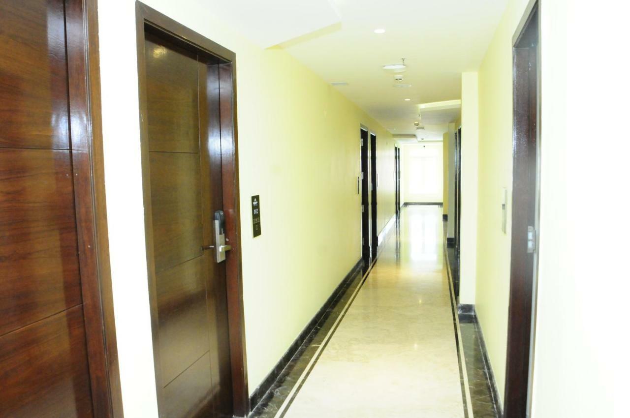 Cliff Embassy Banquet And Suites Shimoga Extérieur photo